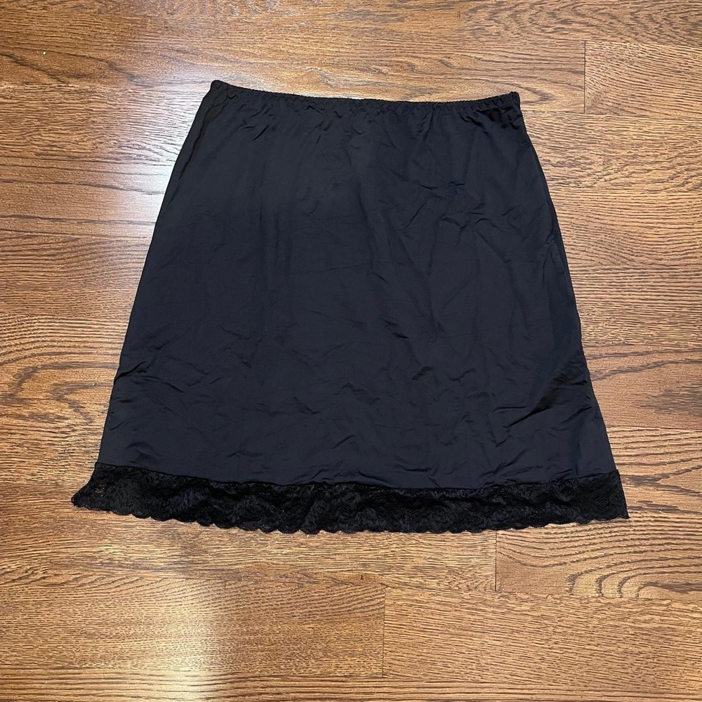 y2k black flowy lace trim mini skirt small